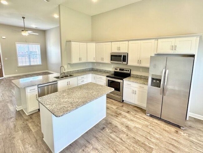 Foto del edificio - Now Leasing a 4-bedroom 3 bath home in Wal...