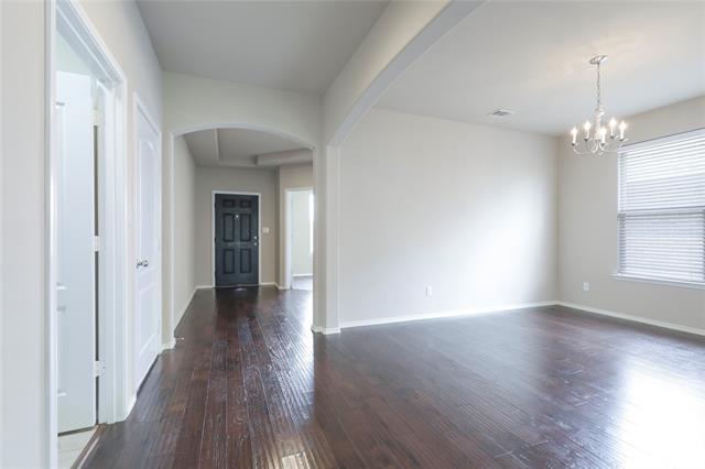 Building Photo - 2805 Cresent Lake Dr