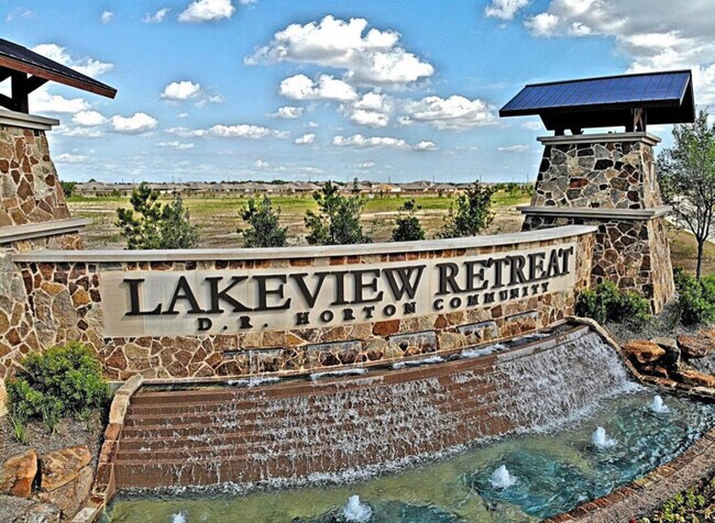 Welcome gate - 18331 Arcola Bay Ln