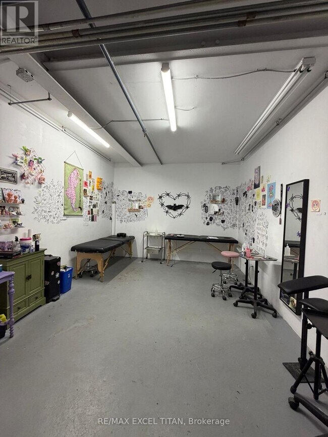 Photo du bâtiment - 227 Sterling Rd