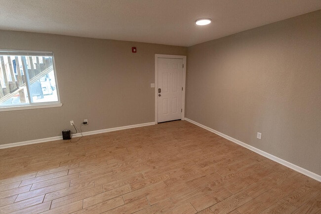 Building Photo - 105 N Garth Ave