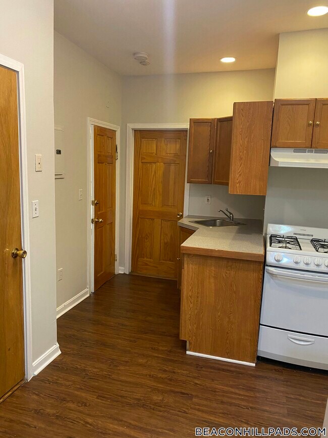 Building Photo - 70 Joy St