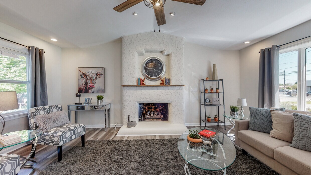 Foto principal - 741 N Bardstown Rd