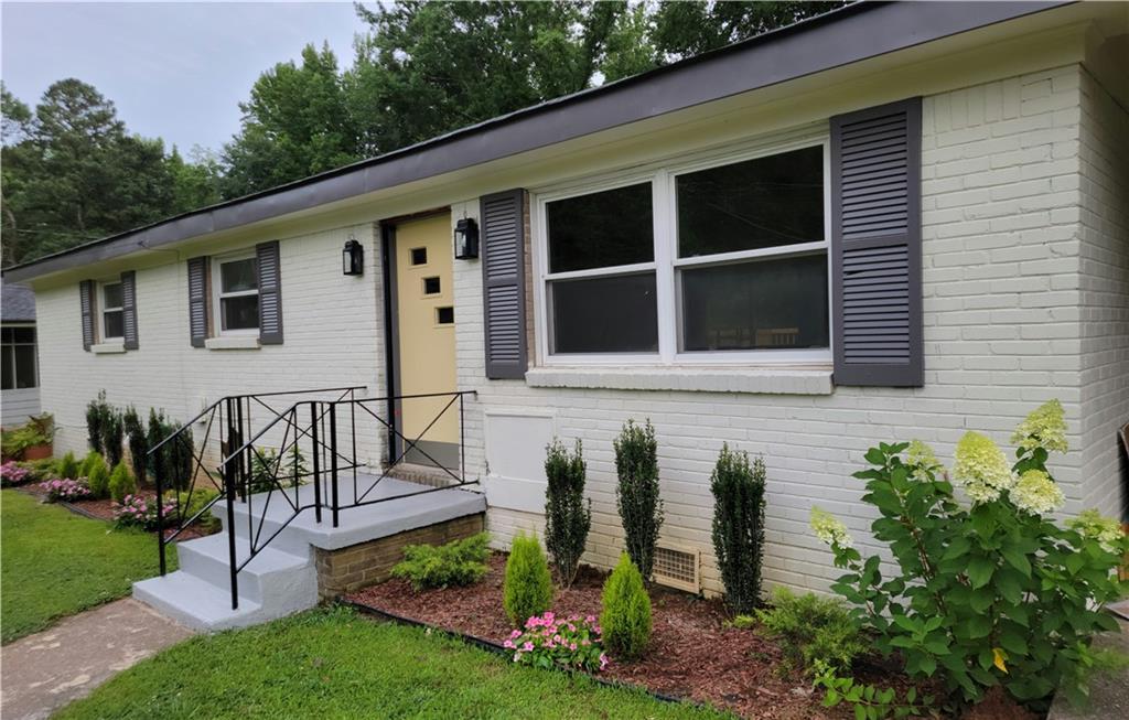 Primary Photo - 1815 Rollingwood Dr SE