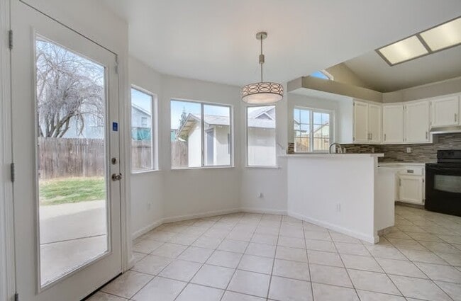 Building Photo - 1021 Galleon Way