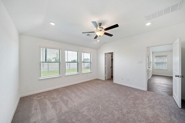 Foto del edificio - Porter Ranch 3 Bed / 2 Bath Single Story