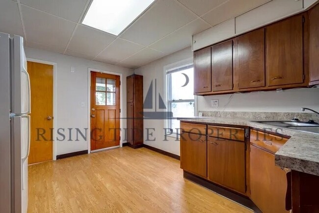 Building Photo - 707 Carlisle Ave