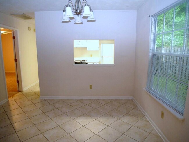 Separate dining room - 407 Richview Park Cir E
