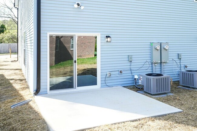 Foto del edificio - Brand NEW Three Bedroom Home!