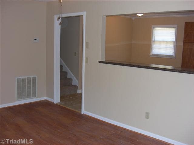 Building Photo - 3 Bed 1.5 Bath w/ 1 car Garage