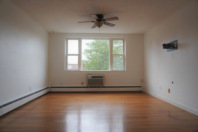 Living room - 1105 Lexington St