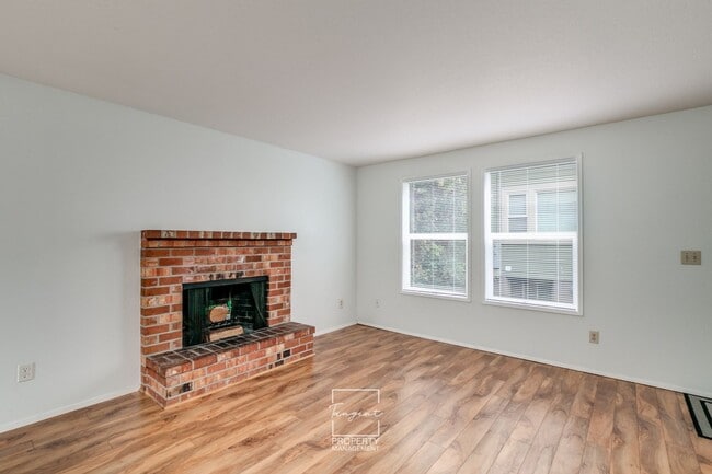 Building Photo - Irvington 2 BR - Great Location, Great Space!