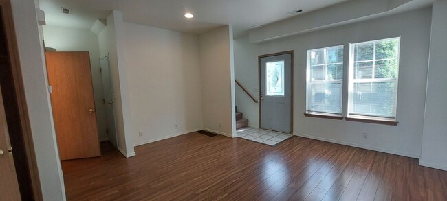 Building Photo - 1503 Lincoln St