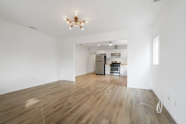 Building Photo - 2435 Houston St