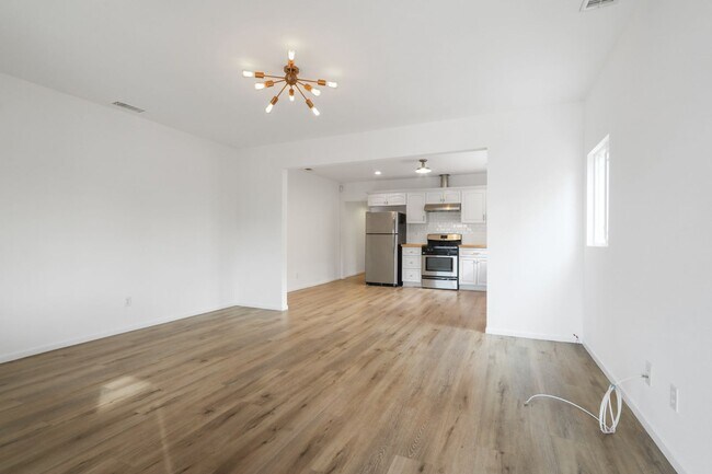 Foto del edificio - Beautiful and Spacious 3 Bedroom Apartment Home in Boyle Heights