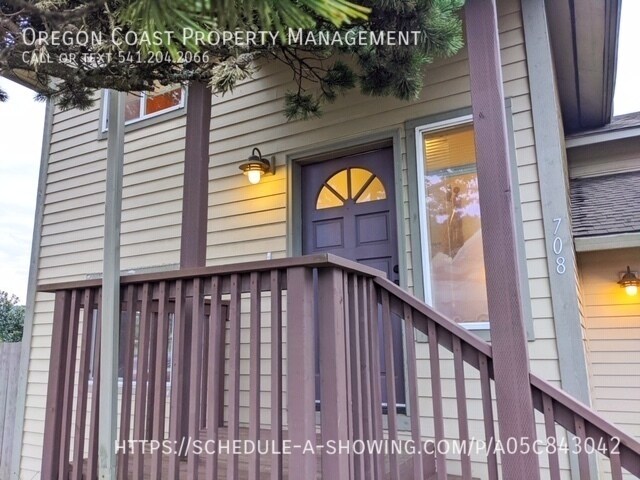 Foto principal - 708 SW Bay St