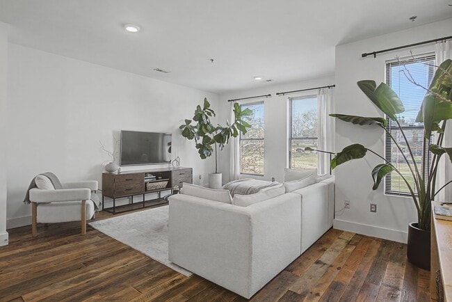 Building Photo - 1225 4th Ave S