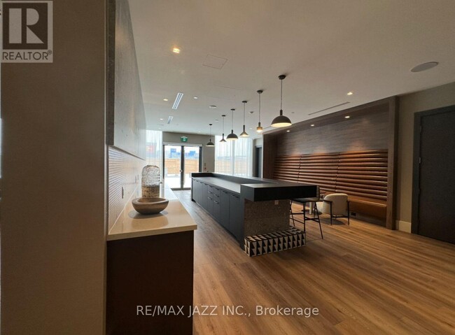 Photo du bâtiment - 2545 Simcoe St N