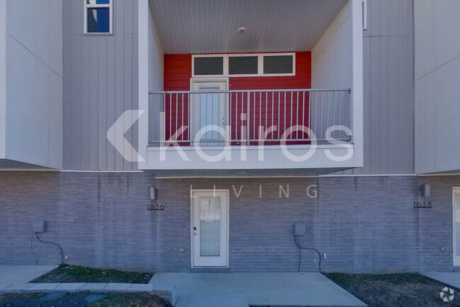 Building Photo - 1636 S Razorback Rd