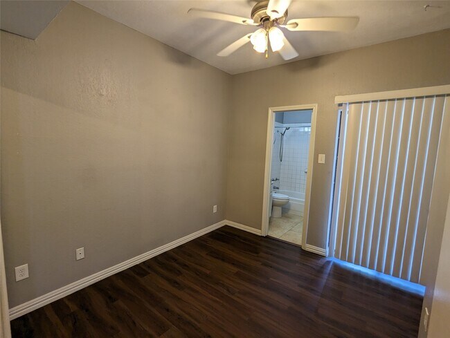 Foto del edificio - 601 Nelray Blvd