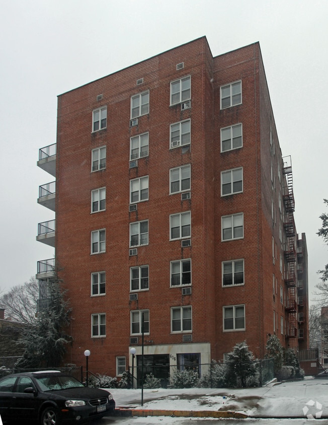 Primary Photo - 636 N Terrace Ave