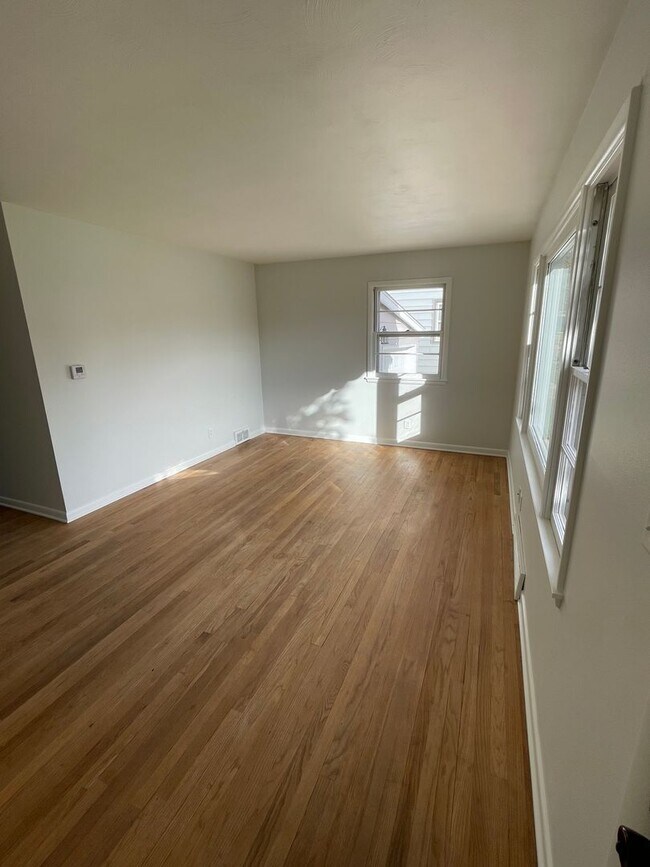 Foto del edificio - West Side 3 bedroom, 2 bathroom home for rent