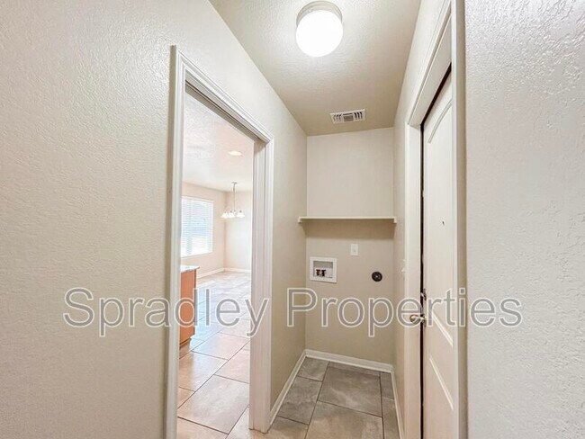 Foto del edificio - 907 Kacie Dr