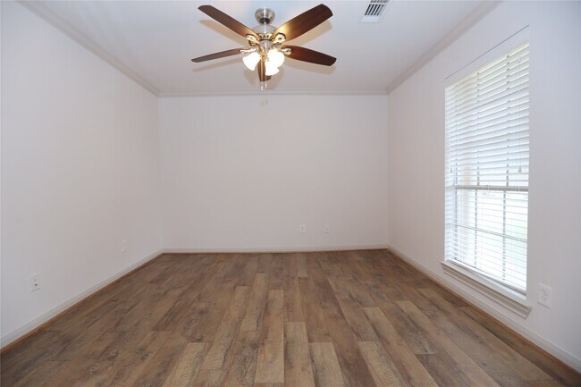 Building Photo - 6022 Beaudry Dr