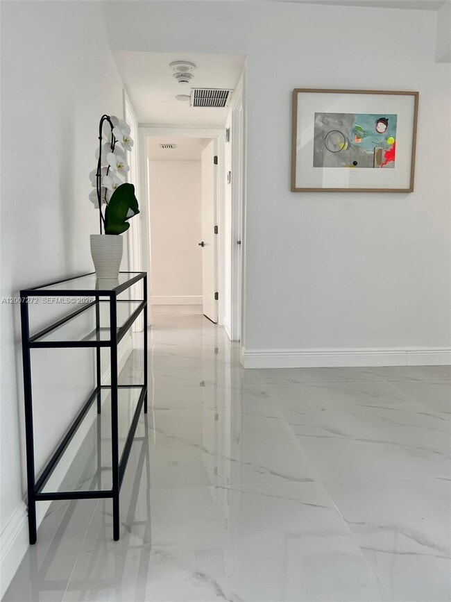 Foto del edificio - 155 Ocean Ln Dr