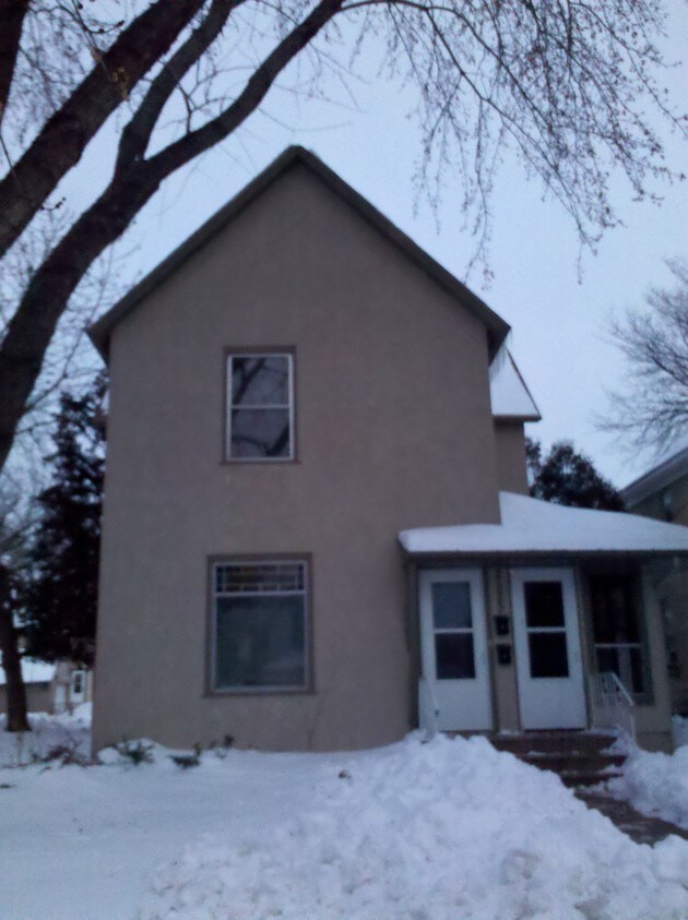 Primary Photo - 2525 Grand St NE