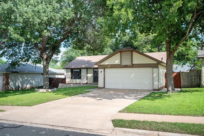 Building Photo - 1601 Primrose Trail