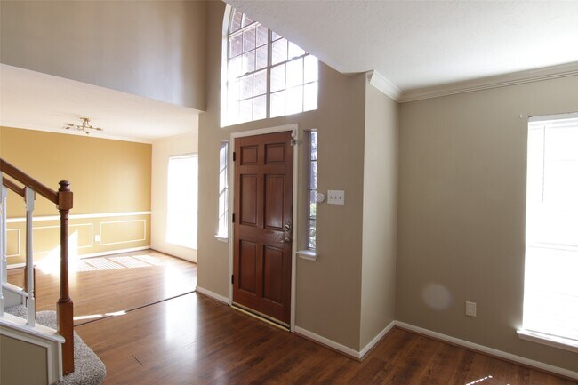 Building Photo - 7807 Braemar Crescent St