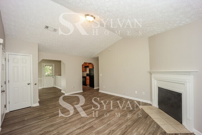 Foto del edificio - 11 Laurel Dr