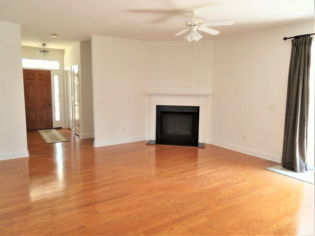 Foto del edificio - 3 bedroom, 2 bath home located in Waterford community of Leland