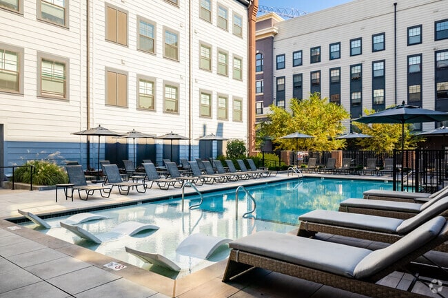 Piscina estilo centro turístico - LC Germantown