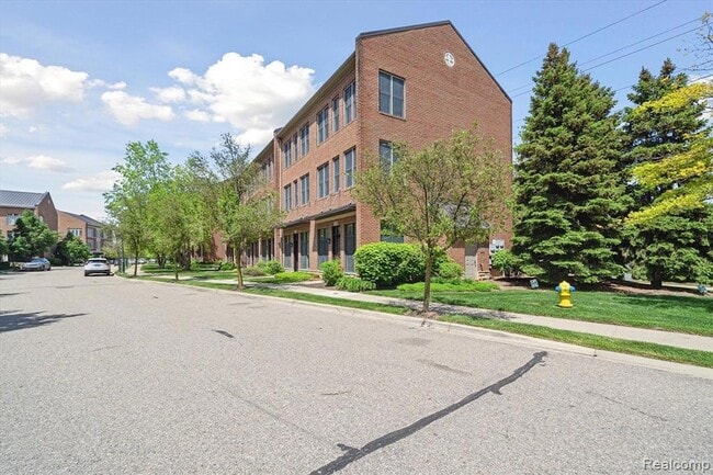 Building Photo - 537 Lewis St