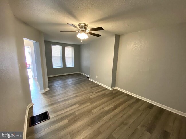 Foto del edificio - 4534 Wayne Ave