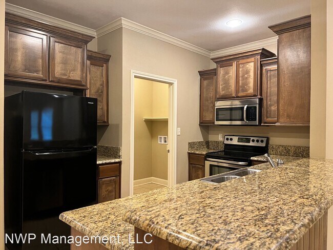 Building Photo - 3 br, 2 bath House - 9210 Shadow Oak Drive