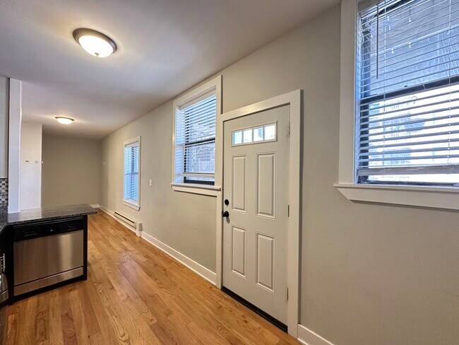 Foto del edificio - 4425 N Wolcott Ave