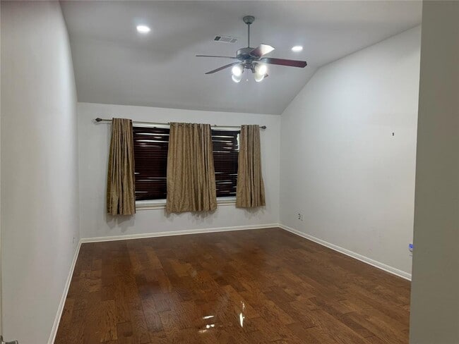 Foto del edificio - 15228 Fernhill Dr