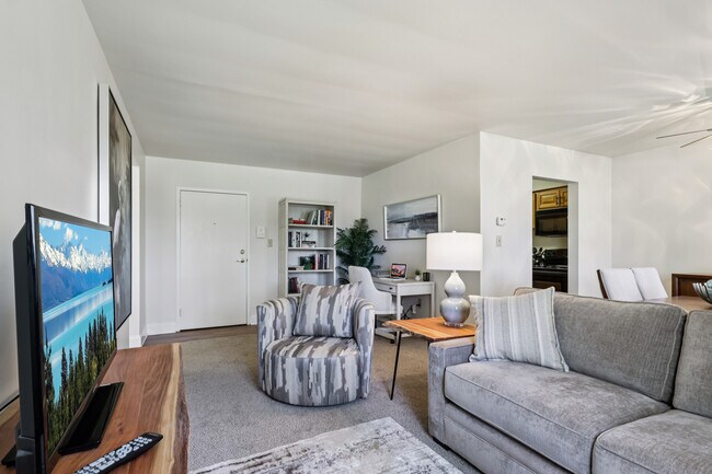 Área de estar de 1 dormitorio - Monroeville Apartments at Birnam Wood