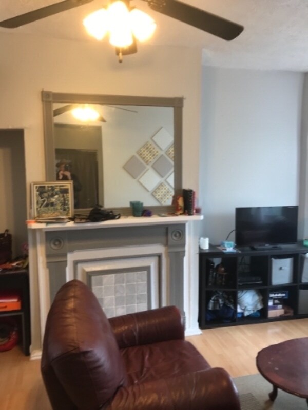 526 Osceola St Unit Top, Pittsburgh, PA 15224 Room for Rent in