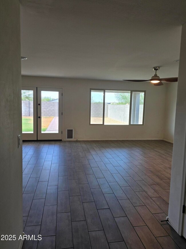 Foto del edificio - 12524 W Myrtle Ave