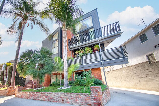 Foto del edificio - 12930 Valleyheart Dr