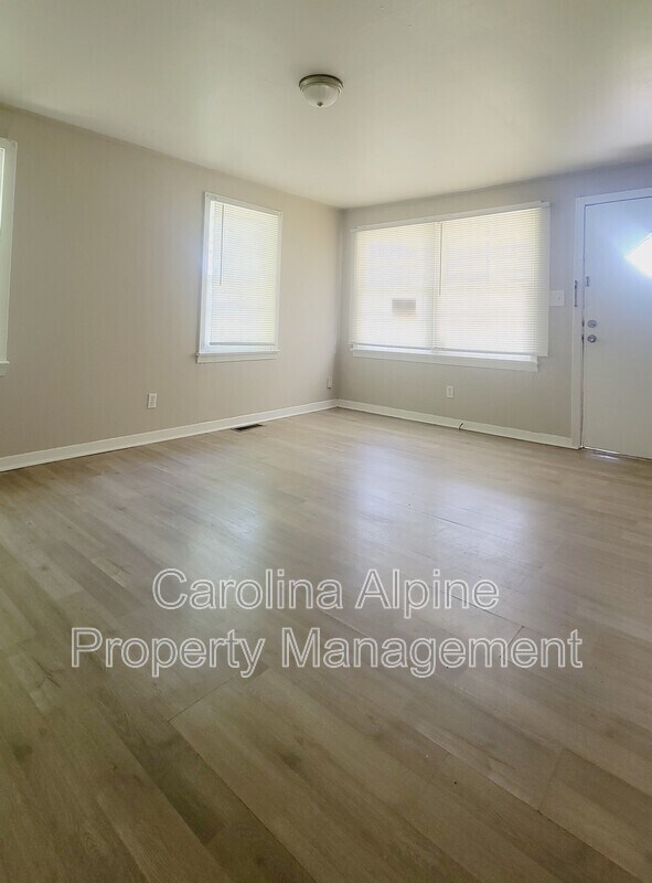 Foto del edificio - 1512 N Deal Ave