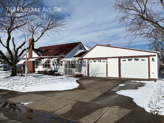 Building Photo - Three bedroom two bathroom home for rent