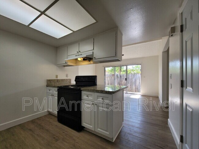 Foto del edificio - 5834 Sperry Dr