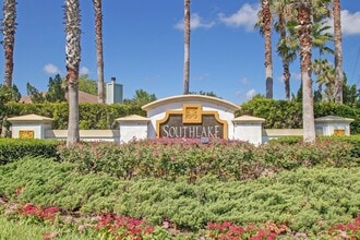 Building Photo - 268 Southlake Dr