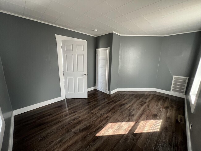 Foto del edificio - 411 E 5th St
