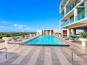 Building Photo - 2000 Metropica Wy